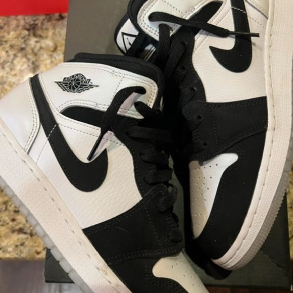 Nike Air Jordan Mid SE size